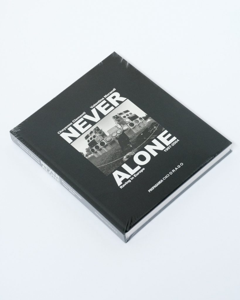 neveralone-book-pic-01_005_web