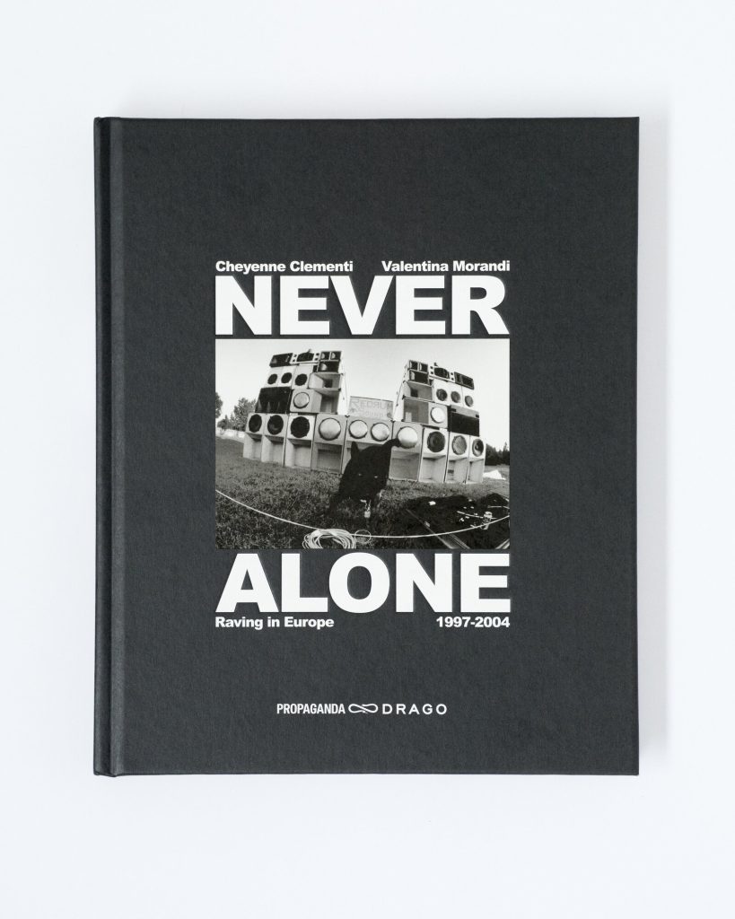 neveralone-book-pic-02_008_web