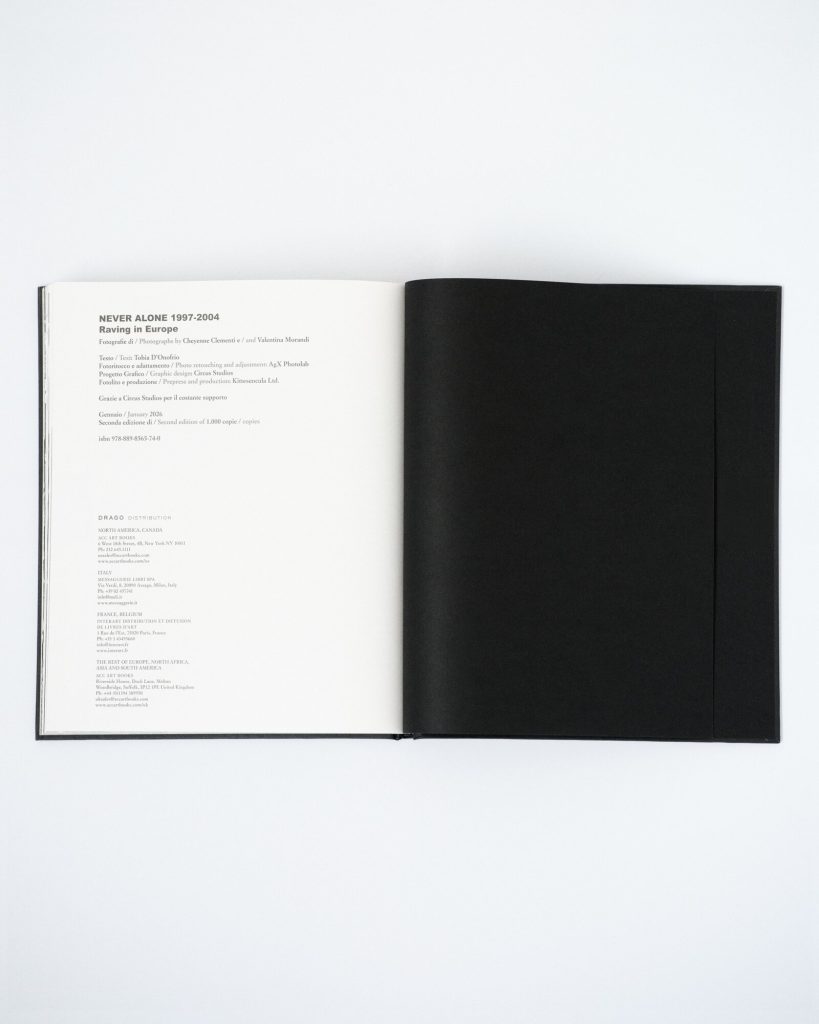 neveralone-book-pic-09_015_web